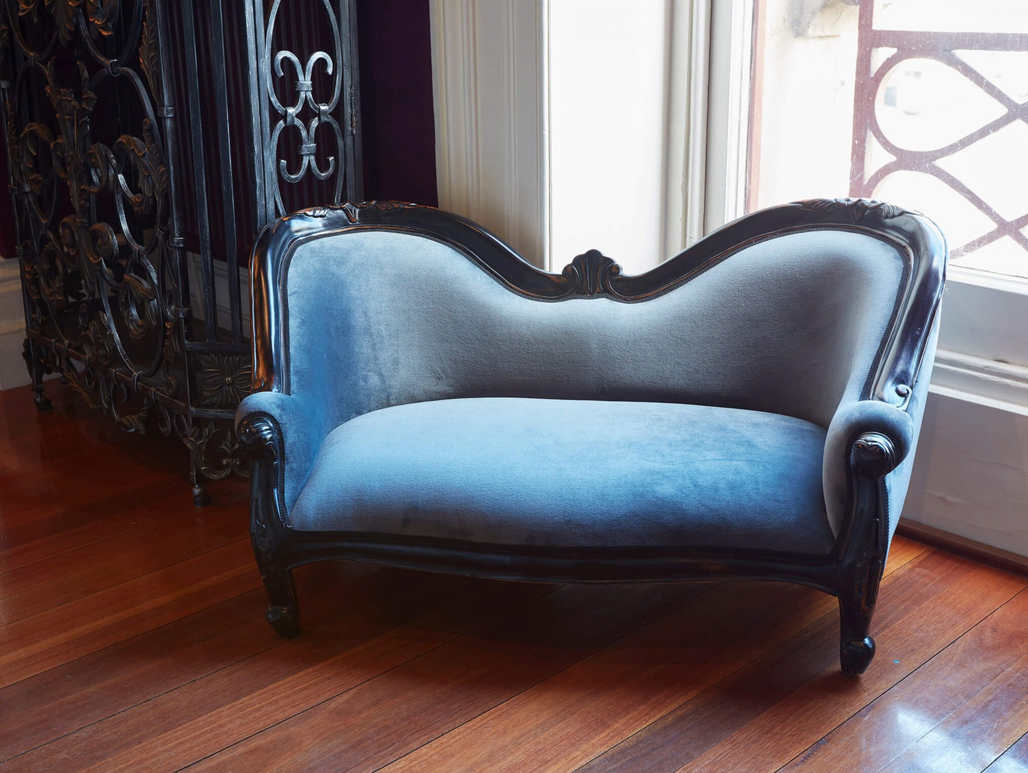 Queen Victorian Single-Ended